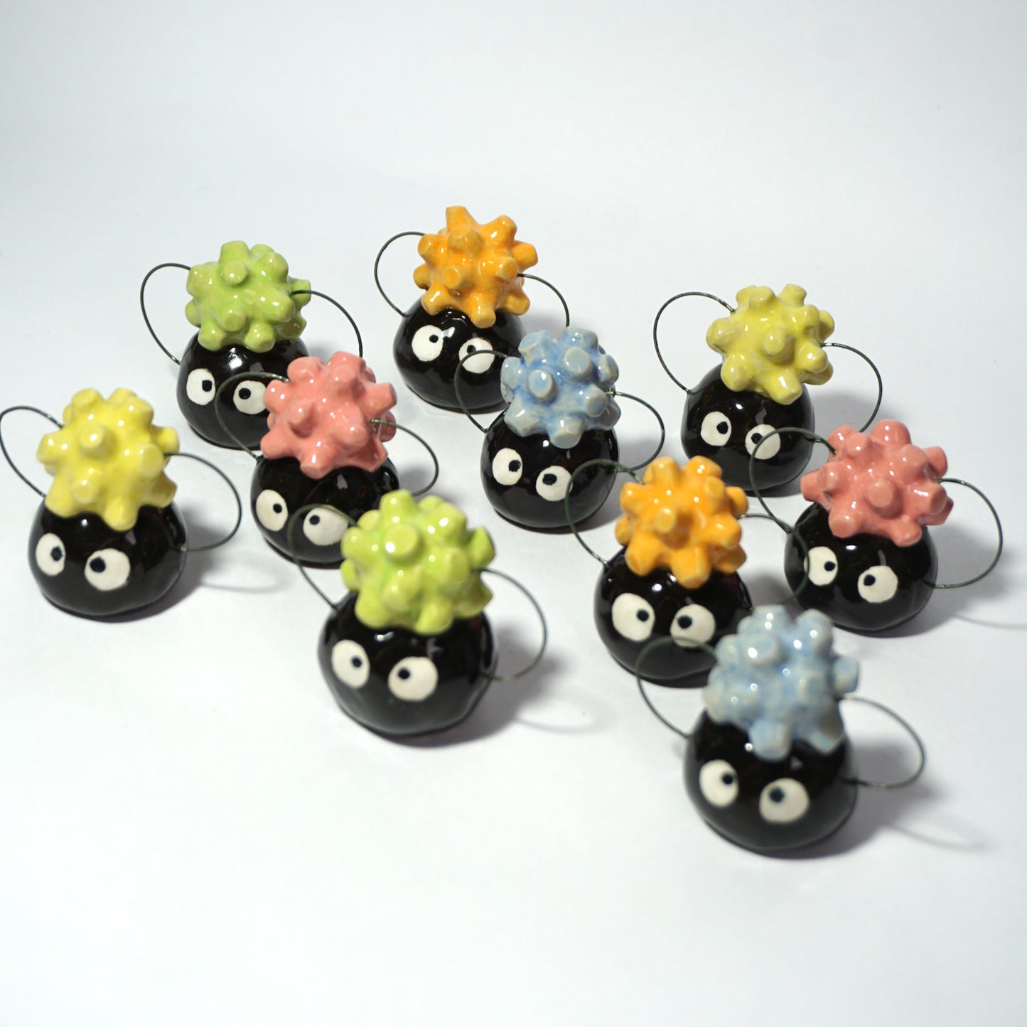 [PRE-ORDER] Susuwatari Deskpal (random color)