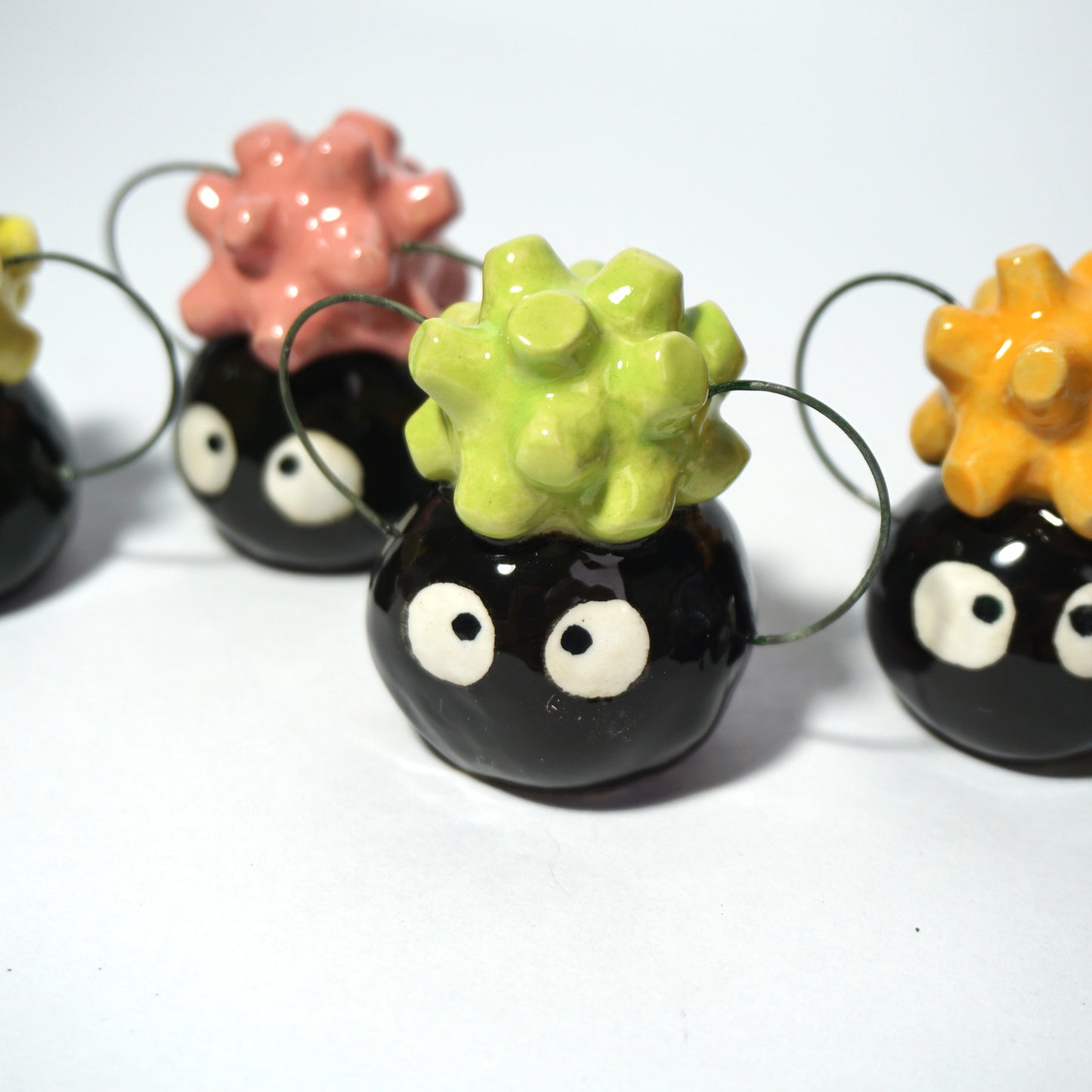 [PRE-ORDER] Susuwatari Deskpal (random color)